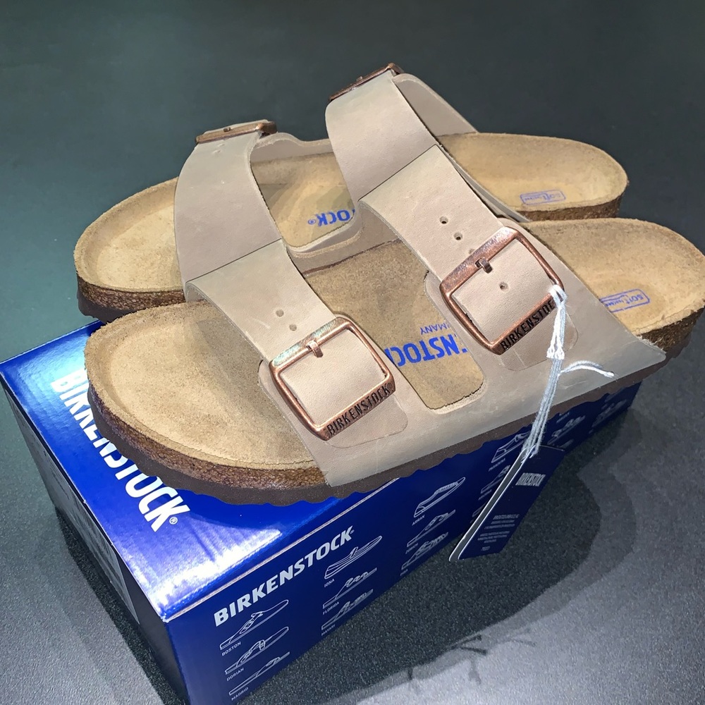 NWT Birkenstock Arizona Women’s sz 9 (40 EU)
